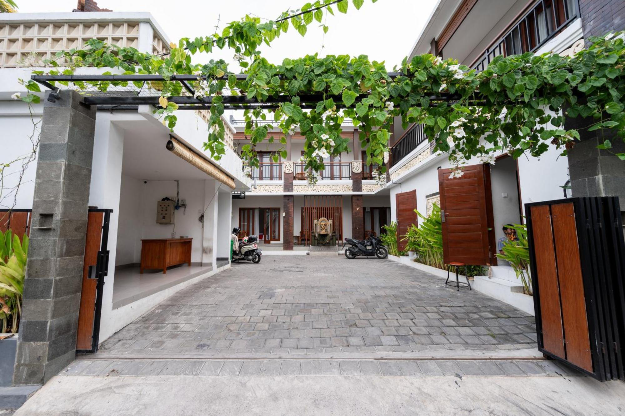 Reddoorz Plus At Yasa'S Living Denpasar Санур Екстер'єр фото