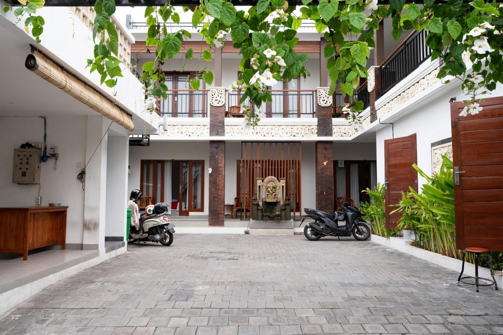 Reddoorz Plus At Yasa'S Living Denpasar Санур Екстер'єр фото