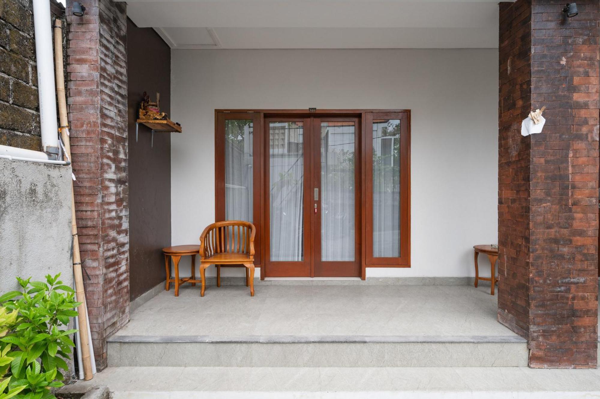 Reddoorz Plus At Yasa'S Living Denpasar Санур Екстер'єр фото
